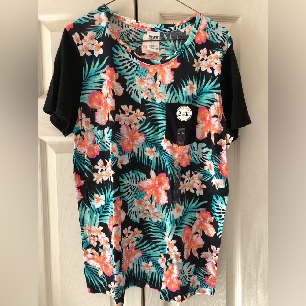NWT PINK size Large hibiscus print pocket tee. so cute!